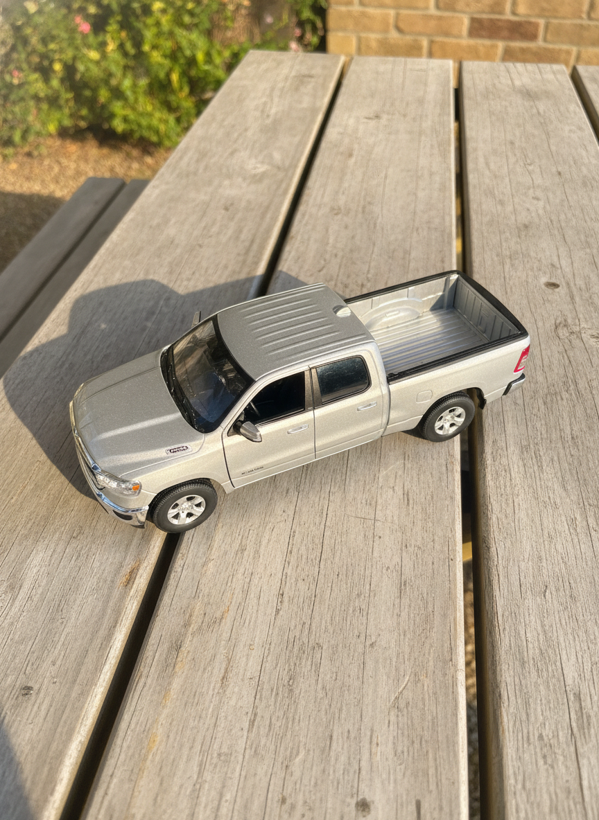 Welly NEX 1:27 2019 Ram 1500 Die-Cast Model