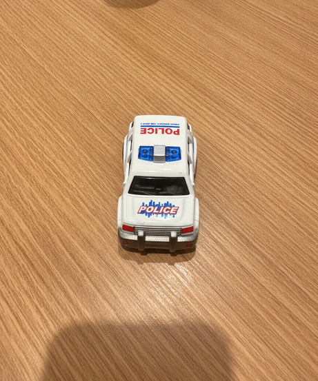 Die-Cast Police SUV with Pull Back Function (1:64 Scale)