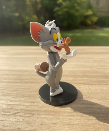 Tom and Jerry Playful Encounter Collectible Figurine