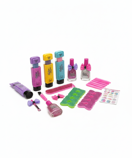Fashion Girl Nail And Hair Combination