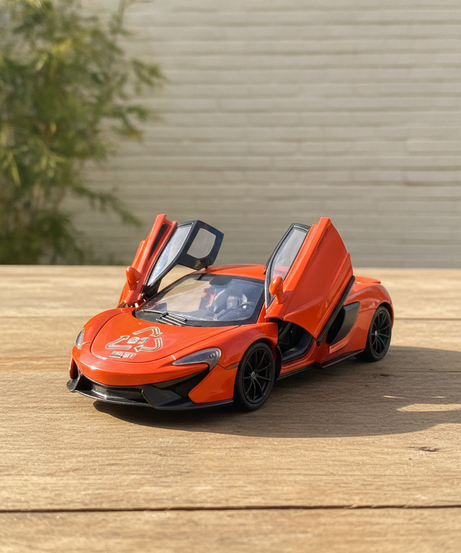 Welly NEX McLaren 675LT Coupe Die-Cast Model
