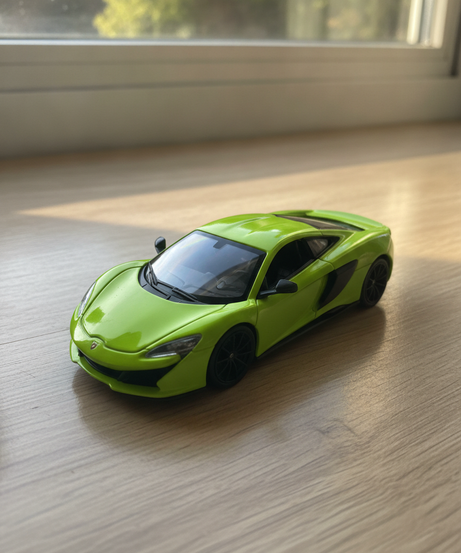 Welly NEX McLaren 675LT Coupe Die-cast Model Car