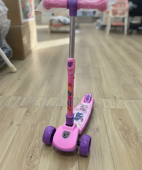Pink 3-Wheel Scooter with Stitch Design