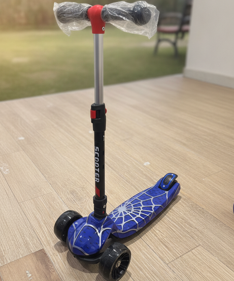 Spiderweb 3-Wheel Kids Scooter