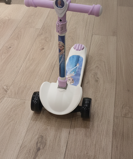 Disney Frozen Elsa & Anna 3-Wheel Scooter (purple)